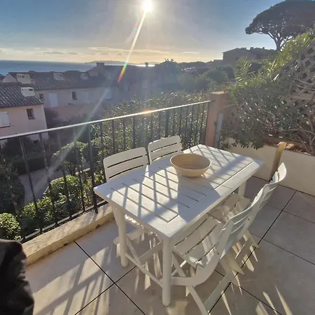 3 Pieces Climatise Avec Piscine Et Parking Proche A - Fr-1-780-87 Sainte-Maxime