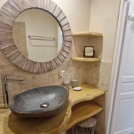 3 Pièces Climatisé Avec Piscine Et Parking Proche à - Fr-1-780-87