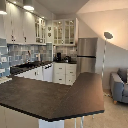 3 Pièces Climatisé Avec Piscine Et Parking Proche à - Fr-1-780-87 Appartamento