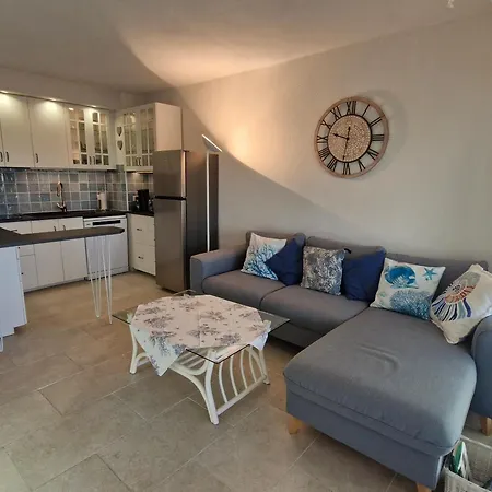 Appartamento 3 Pièces Climatisé Avec Piscine Et Parking Proche à - Fr-1-780-87 Sainte-Maxime