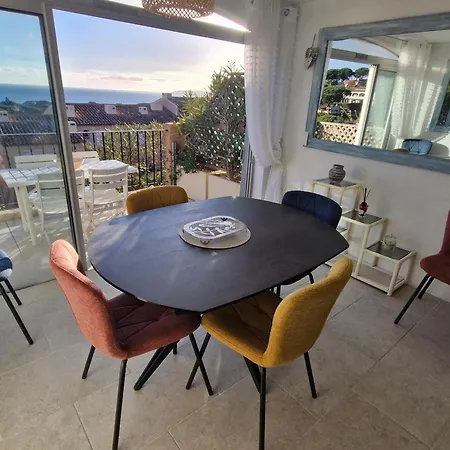 3 Pièces Climatisé Avec Piscine Et Parking Proche à - Fr-1-780-87 *